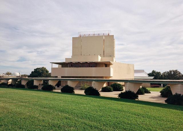8 Frank Lloyd Wright Houses You Can Book on Airbnb